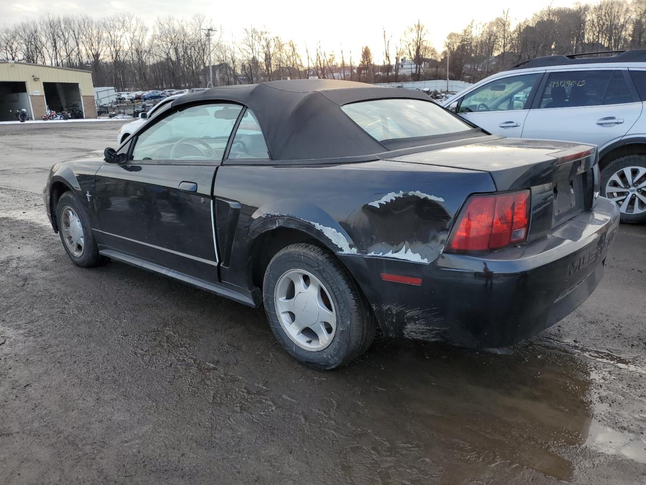 2000 Ford Mustang - Image 2