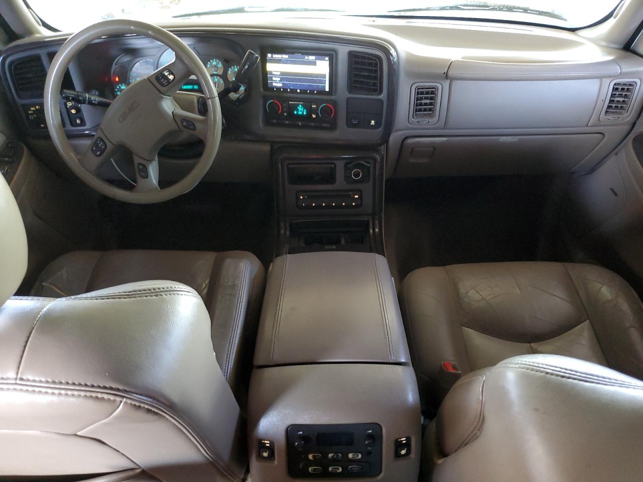 2004 GMC Yukon - Image 8