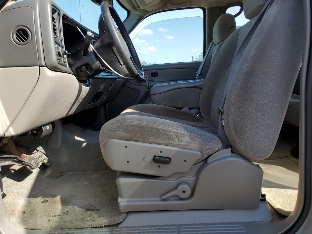 2004 Chevrolet Tahoe - Image 7