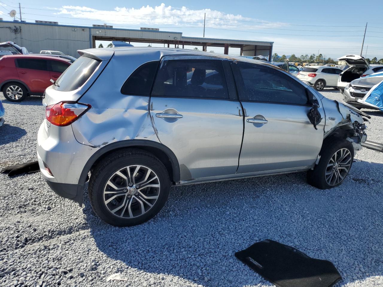 2018 Mitsubishi Outlander - Image 3