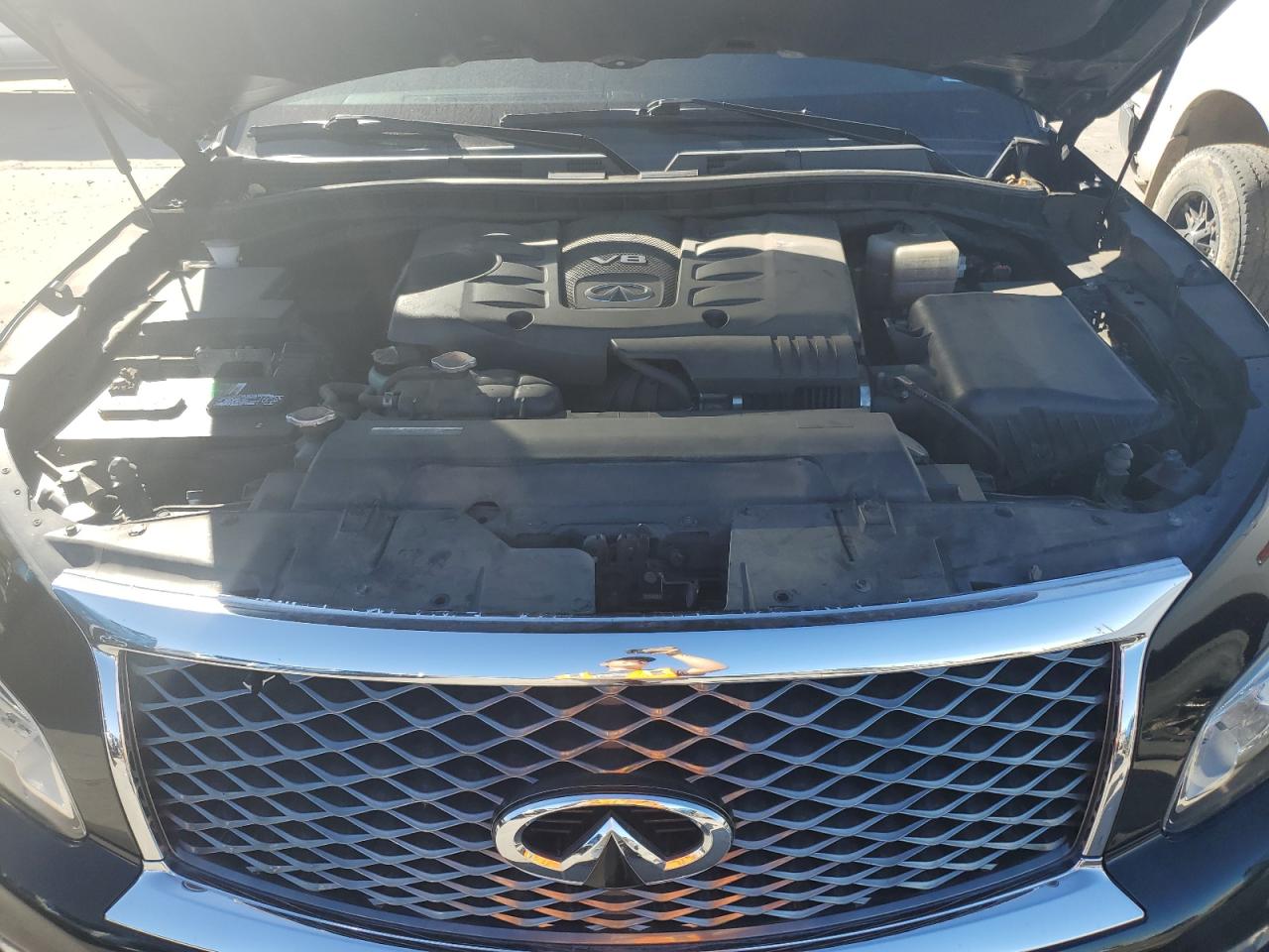 2016 Infiniti QX80 - Image 12