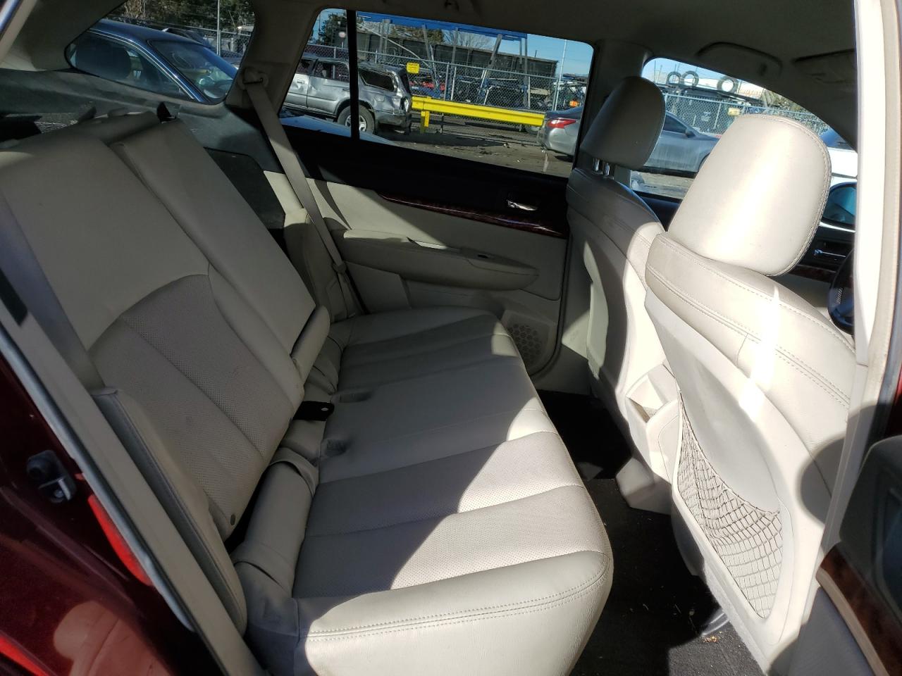 2011 Subaru Outback - Image 10