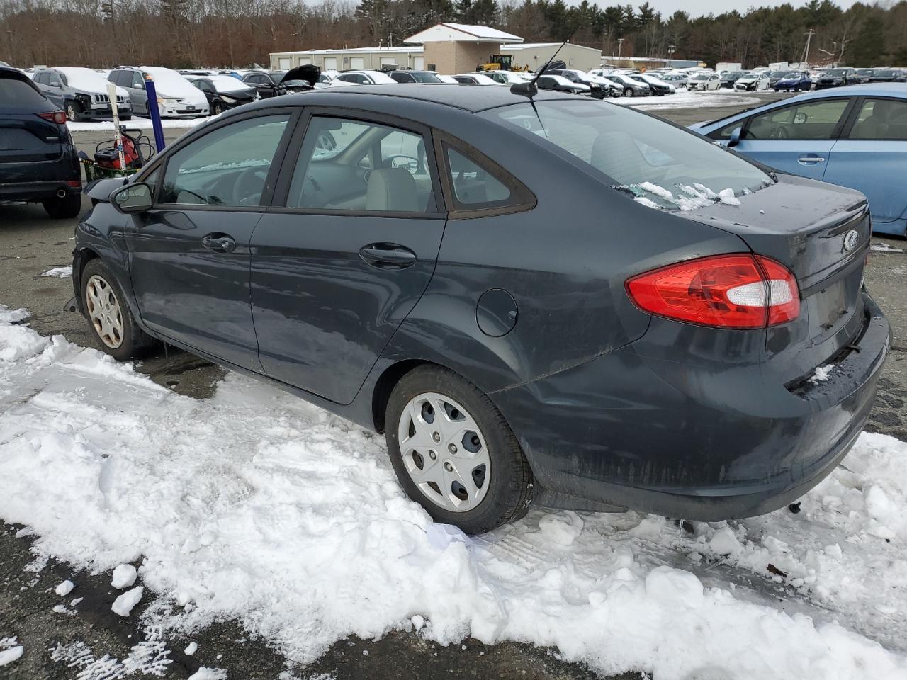 2011 Ford Fiesta - Image 2