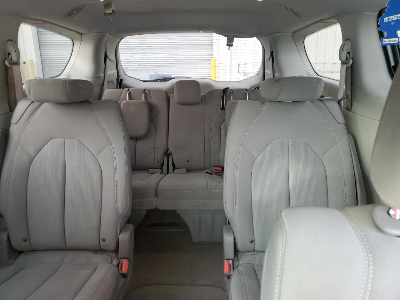 2017 Chrysler Pacifica - Image 10