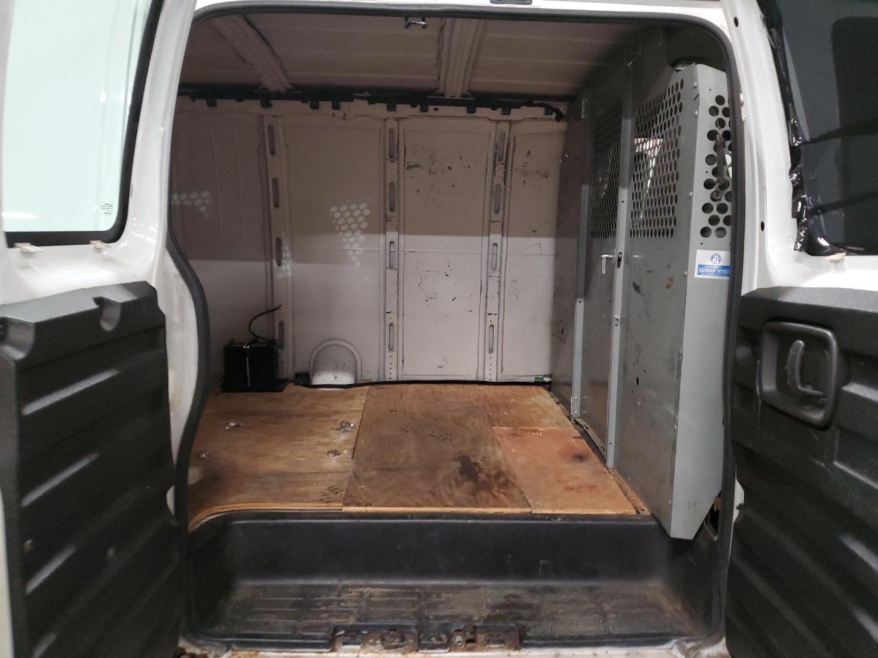 2002 Chevrolet Express - Image 11