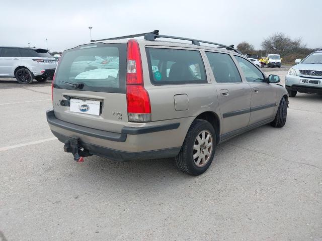 2002 VOLVO V70