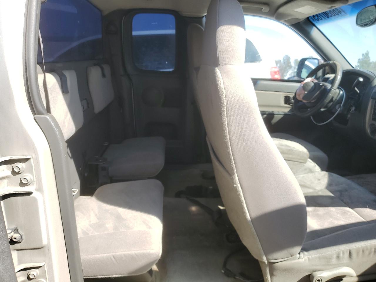 2005 Chevrolet Colorado - Image 10