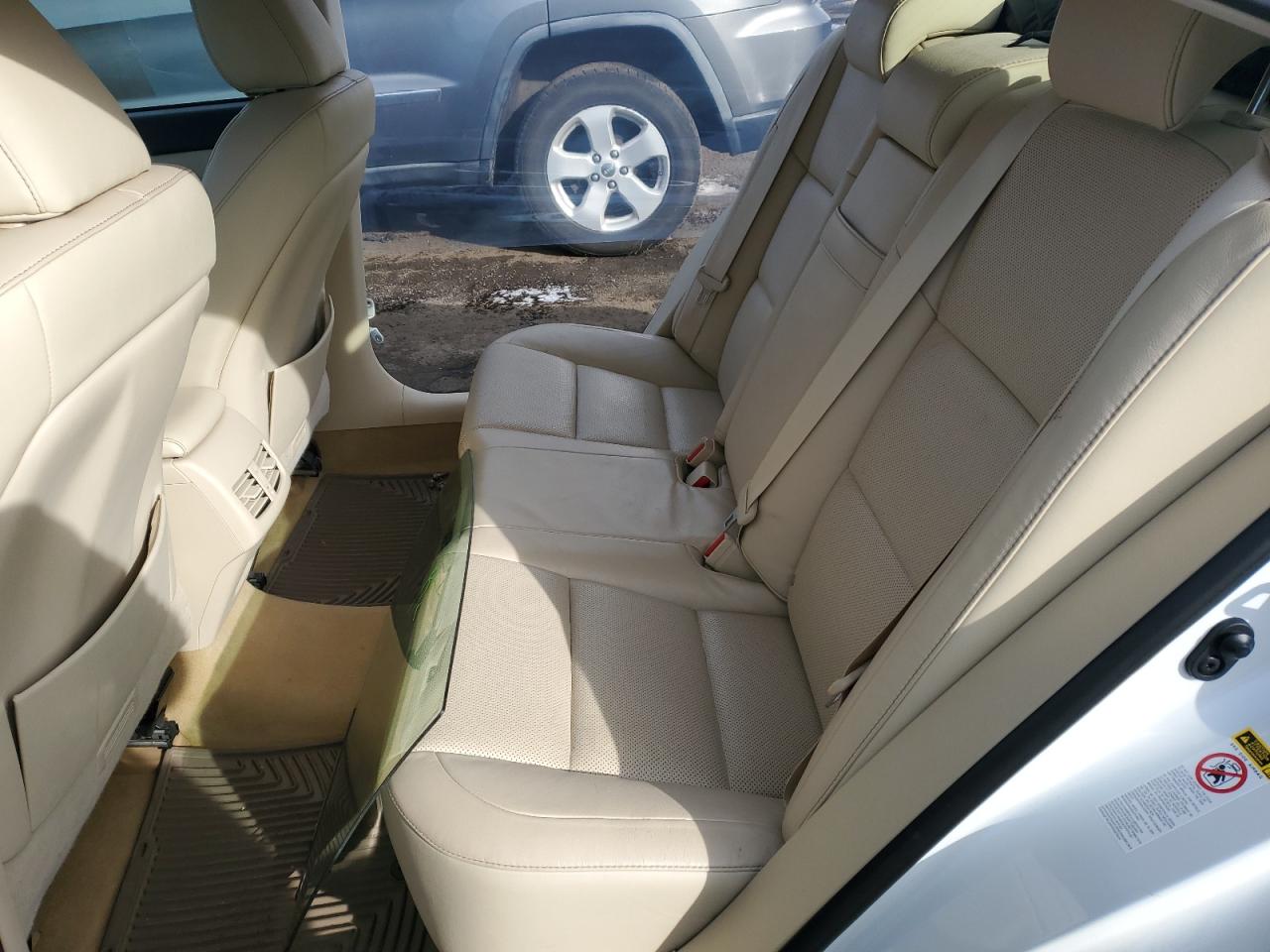 2013 Lexus ES - Image 10