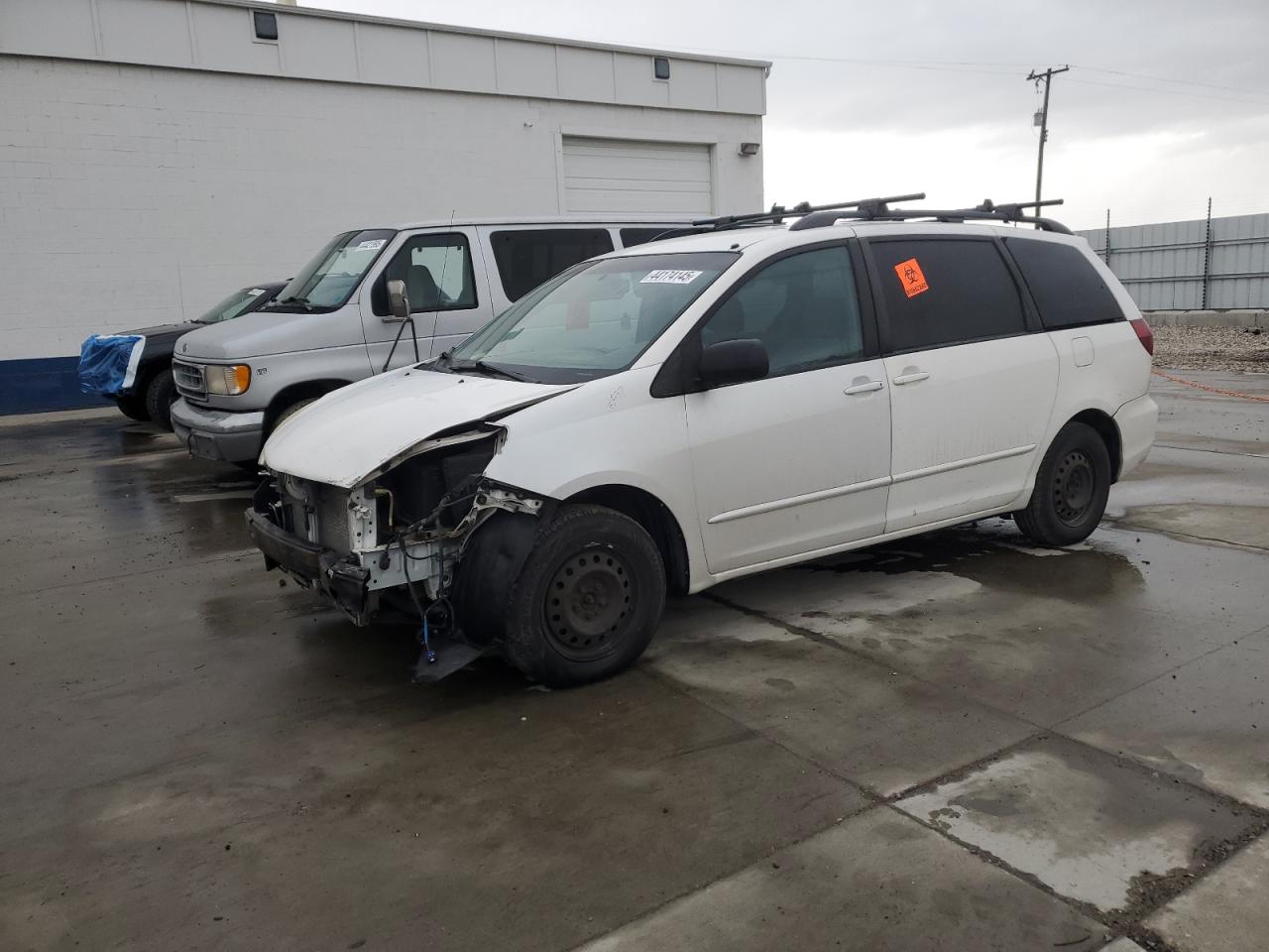 2005 Toyota Sienna Ce for Sale in Farr West, UT - Front End
