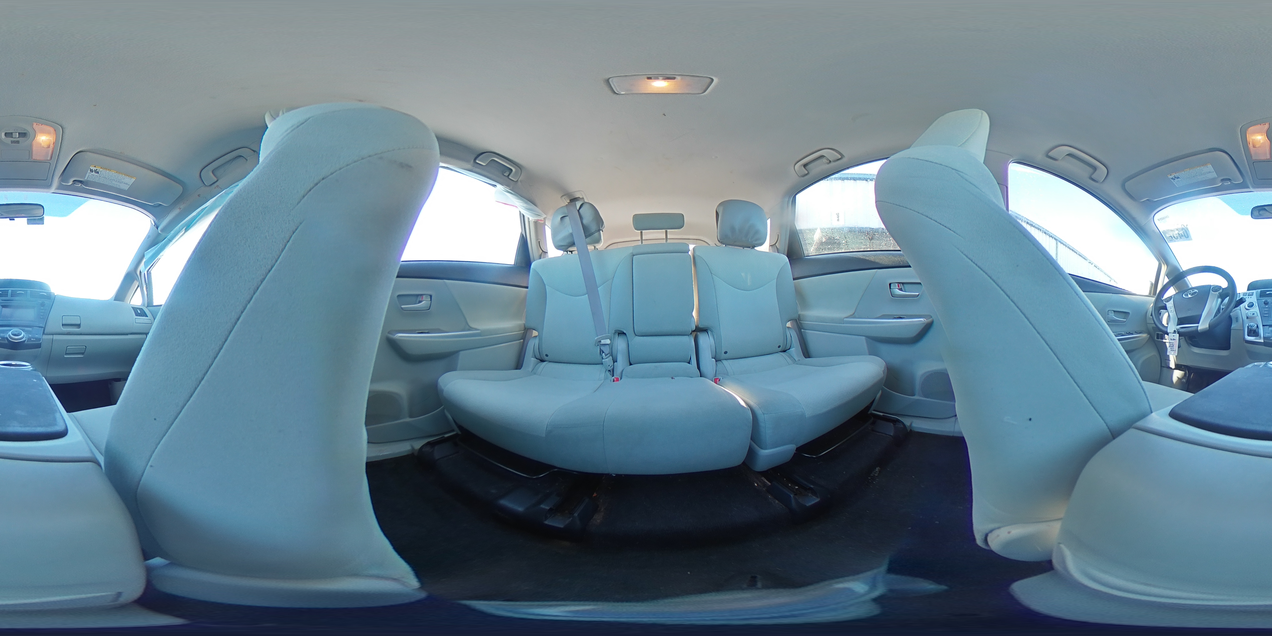 2014 Toyota Prius - Image 15