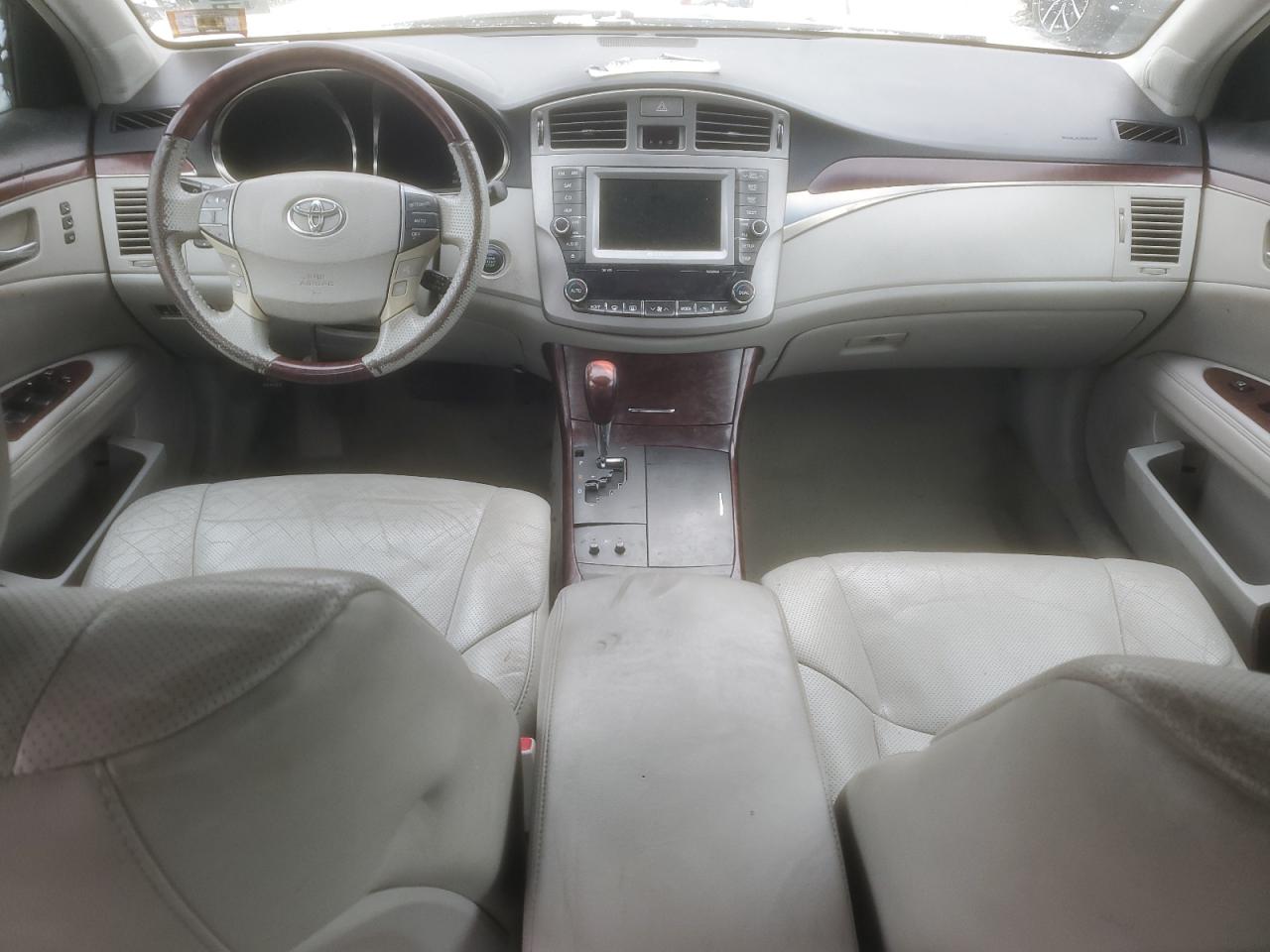 2011 Toyota Avalon - Image 8