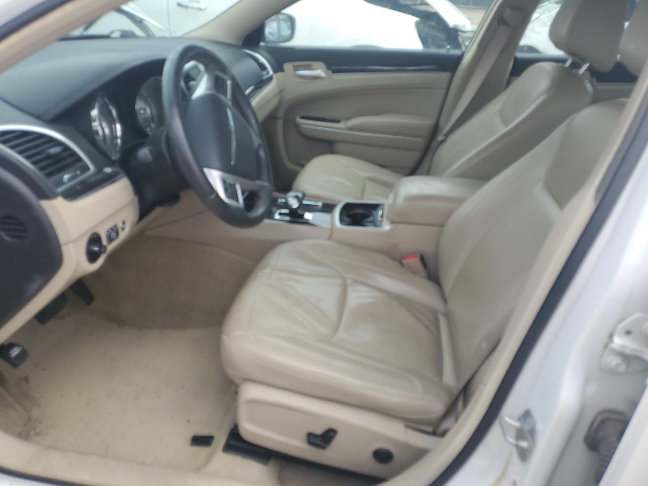 2014 Chrysler 300 - Image 7