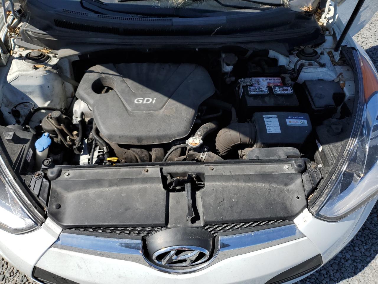2016 Hyundai Veloster - Image 11