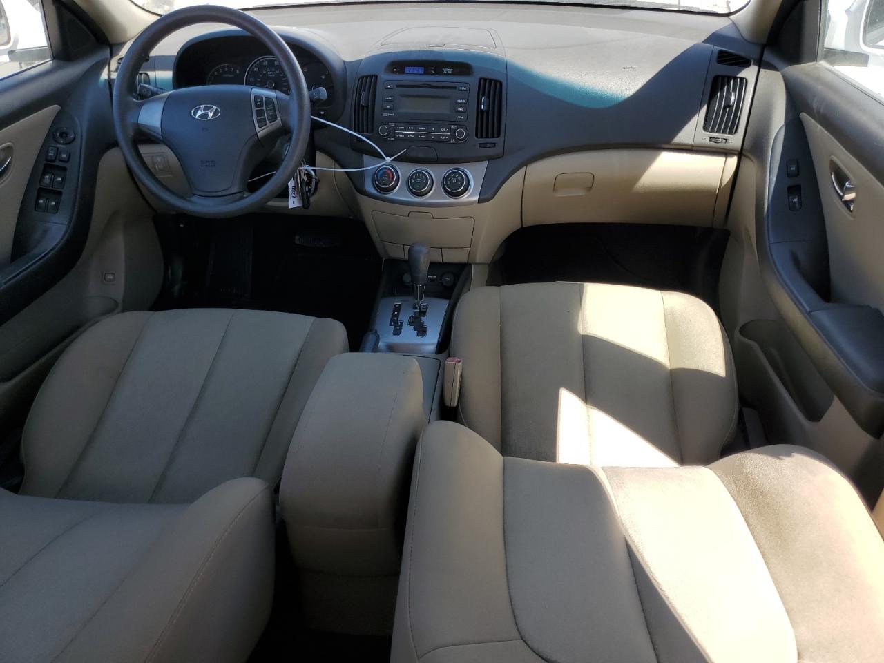 2010 Hyundai Elantra - Image 8