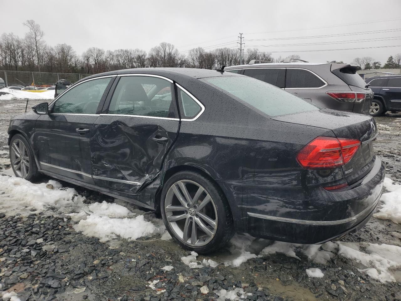 2016 Volkswagen Passat - Image 2