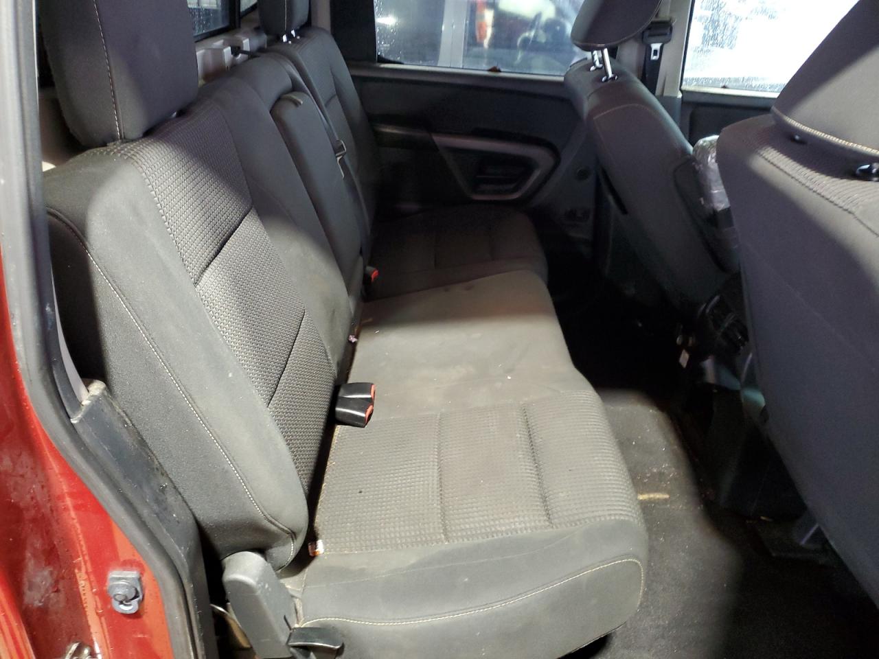 2015 Nissan Titan - Image 10