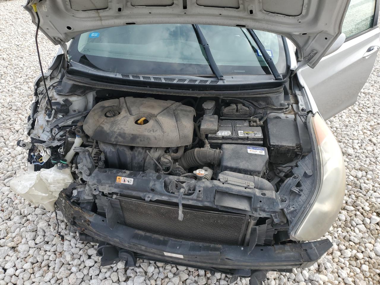 2012 Hyundai Elantra - Image 12