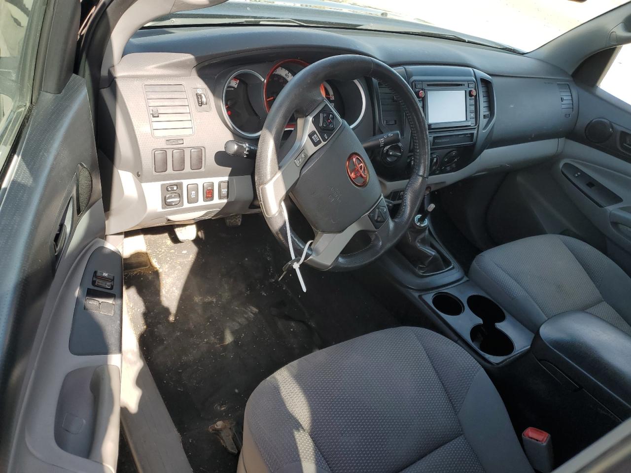 2015 Toyota Tacoma - Image 8