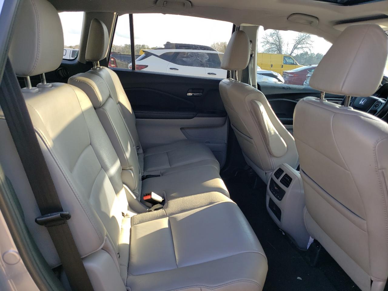 2017 Honda Pilot - Image 12
