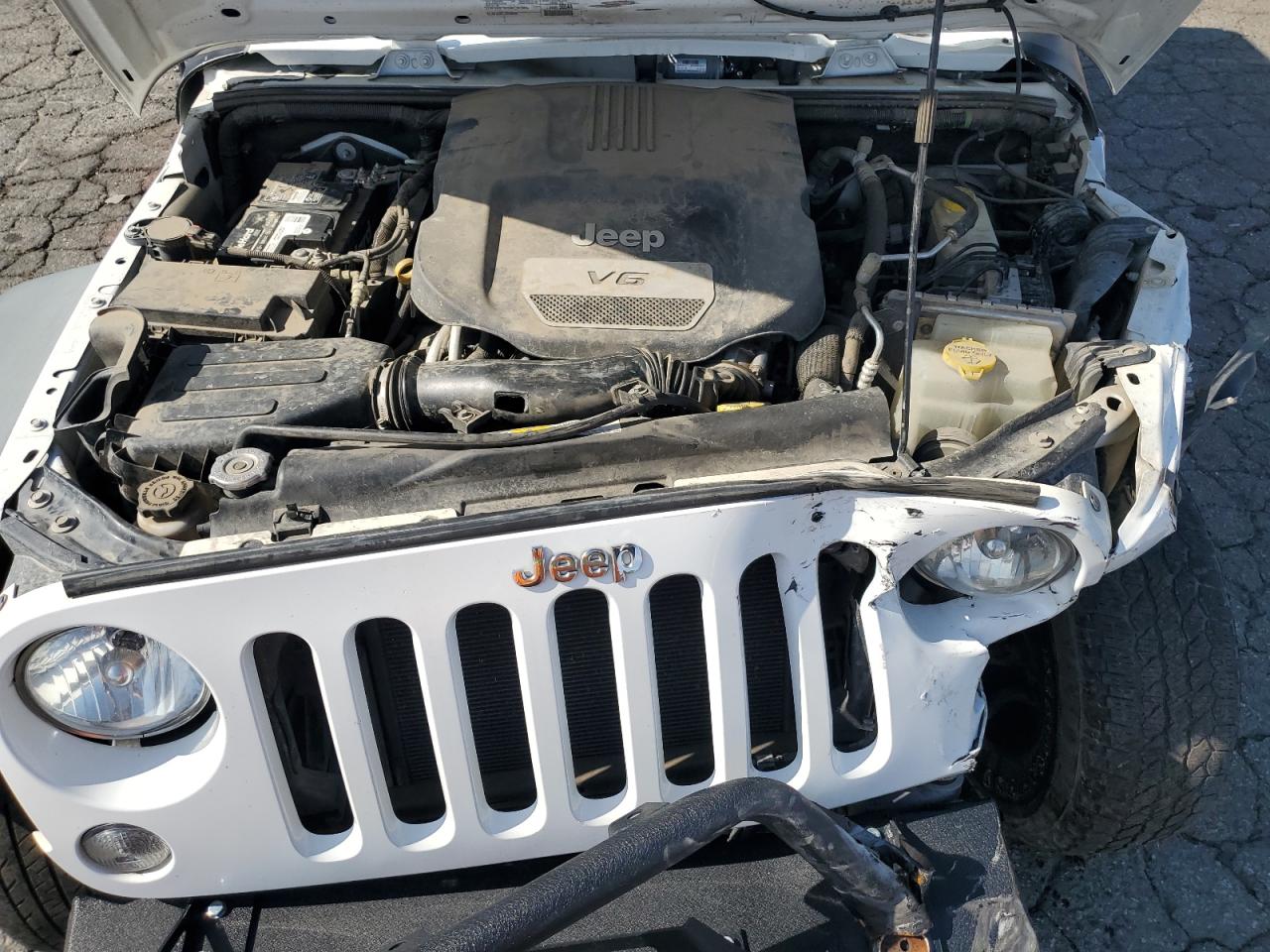 2016 Jeep Wrangler - Image 12