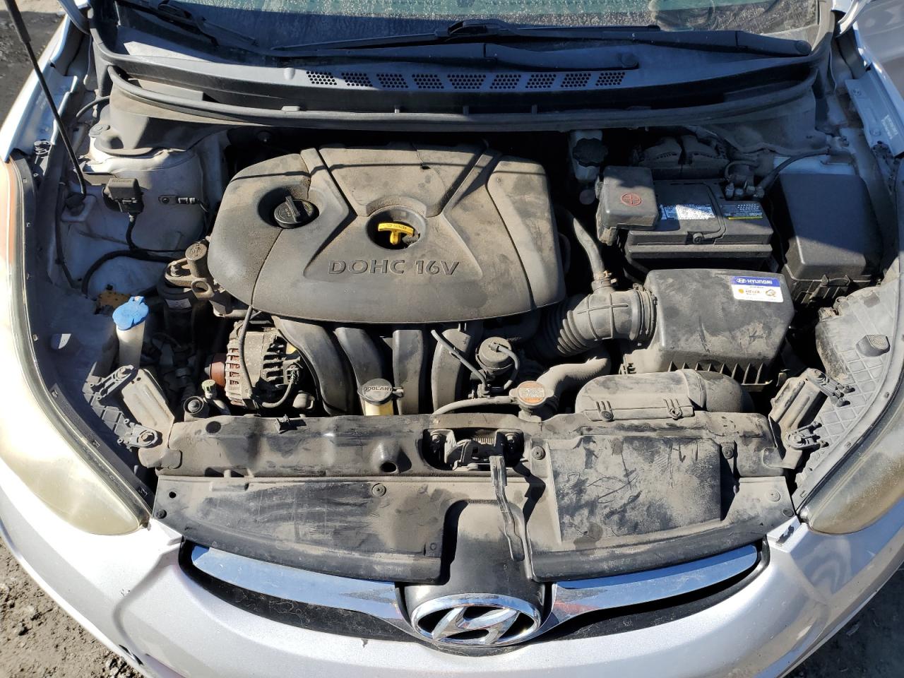 2012 Hyundai Elantra - Image 12