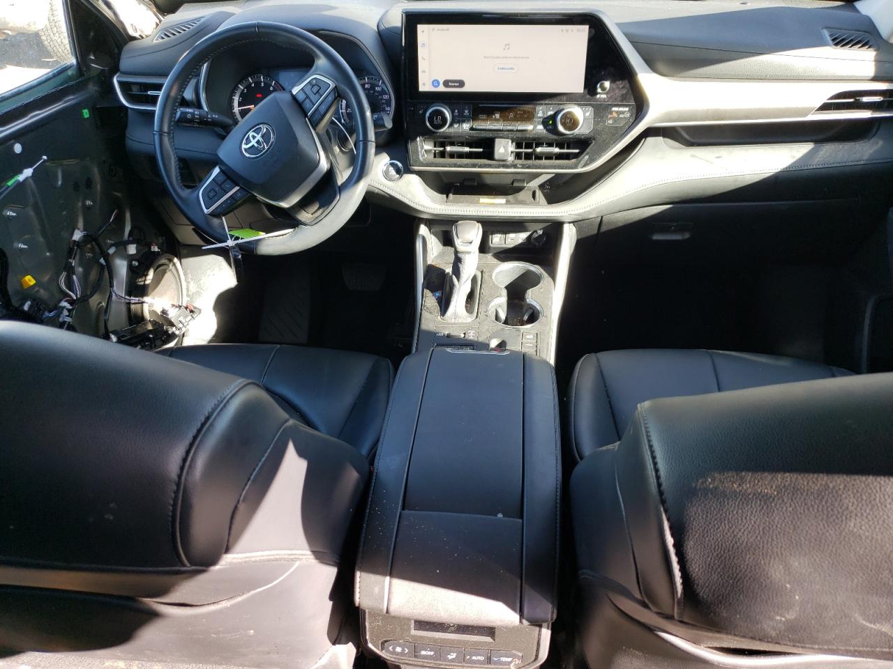 2023 Toyota Highlander - Image 8