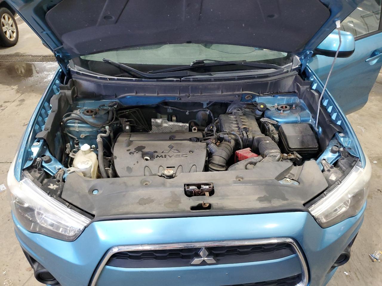 2014 Mitsubishi Outlander - Image 13
