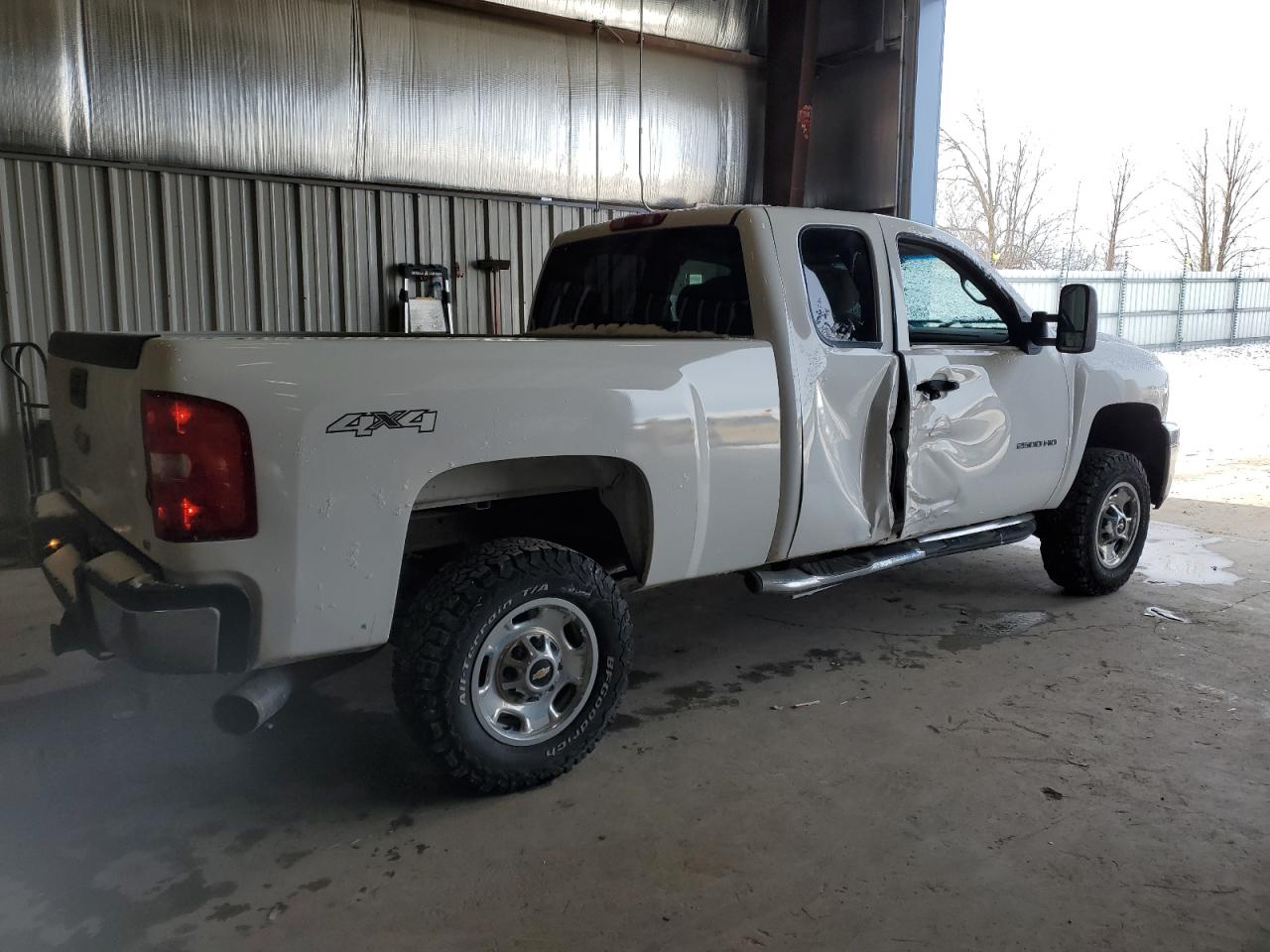 2011 Chevrolet Silverado - Image 3