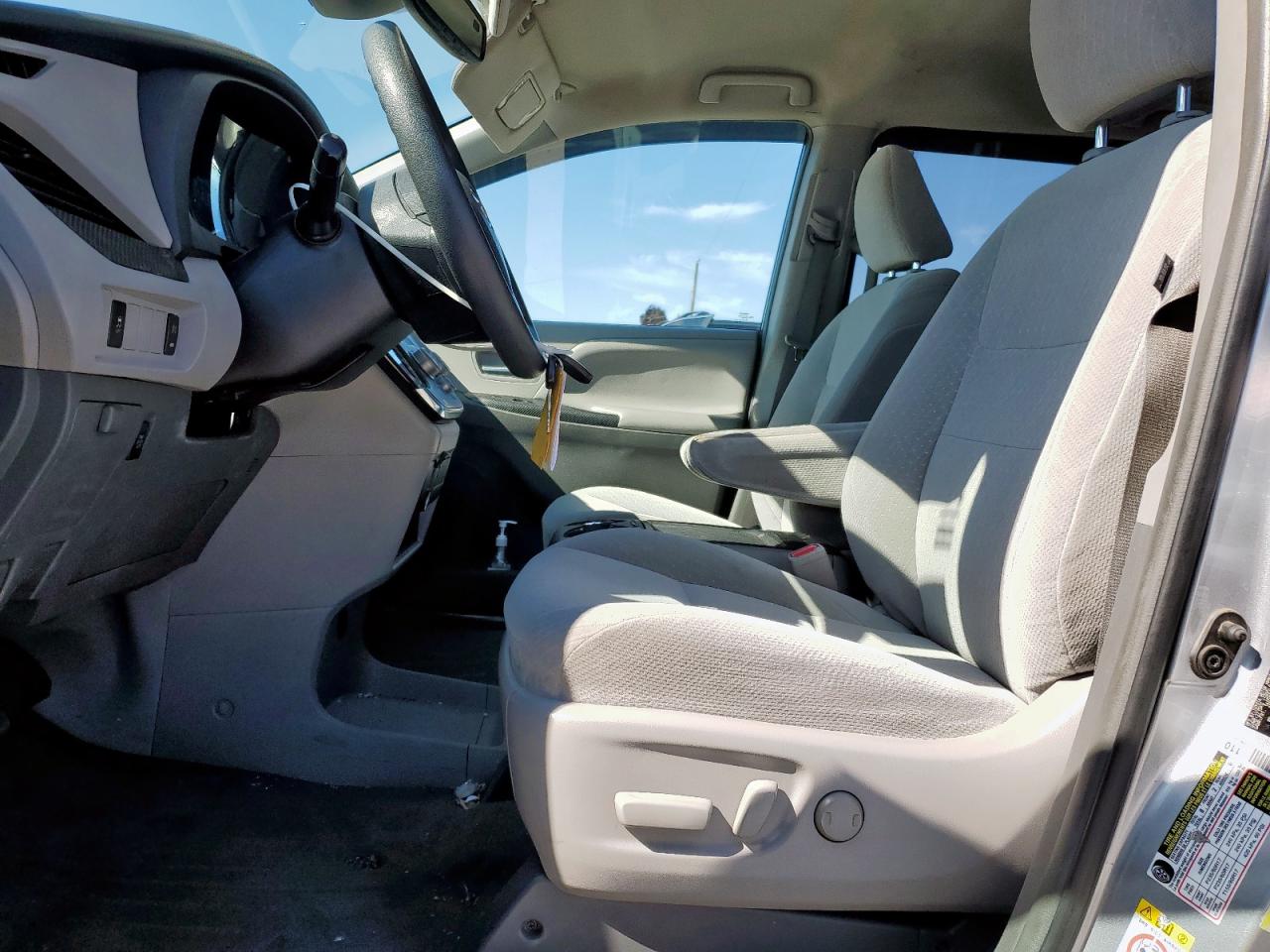 2018 Toyota Sienna - Image 7