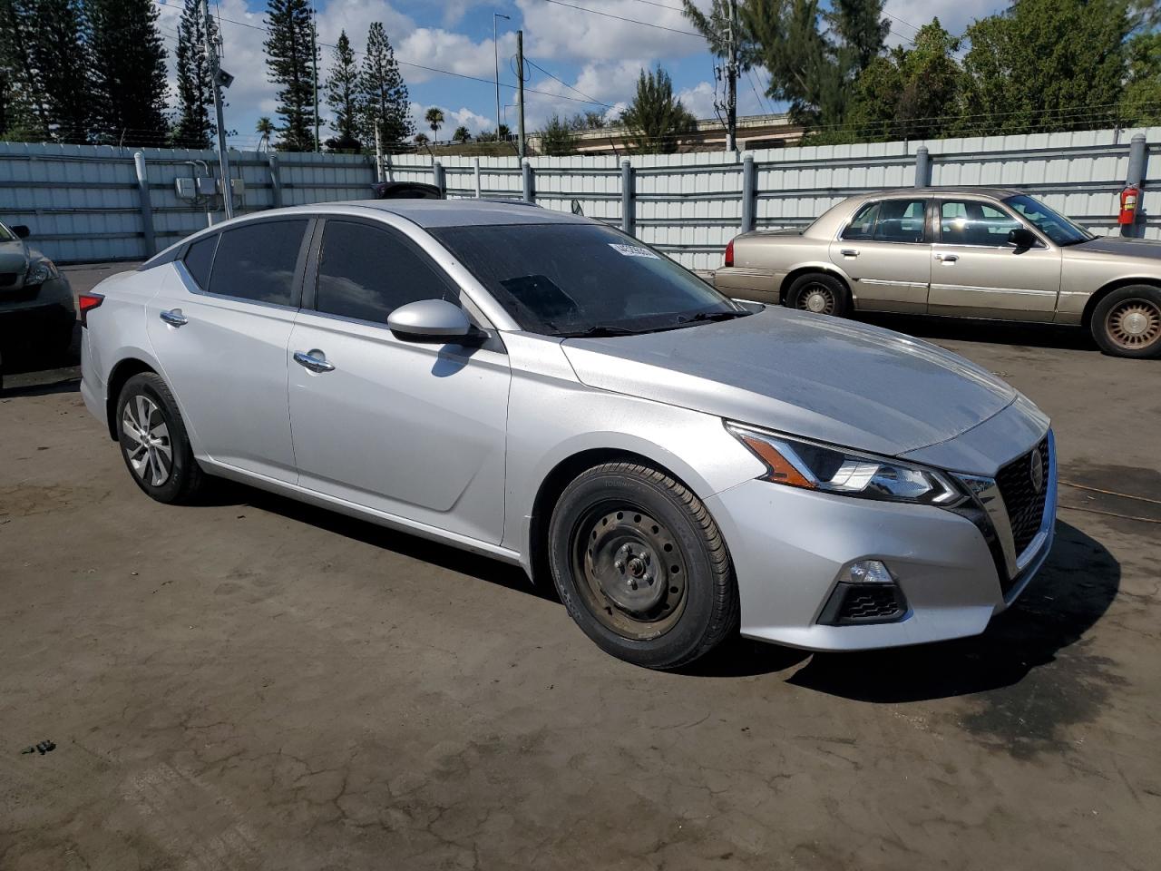 2020 Nissan Altima - Image 4