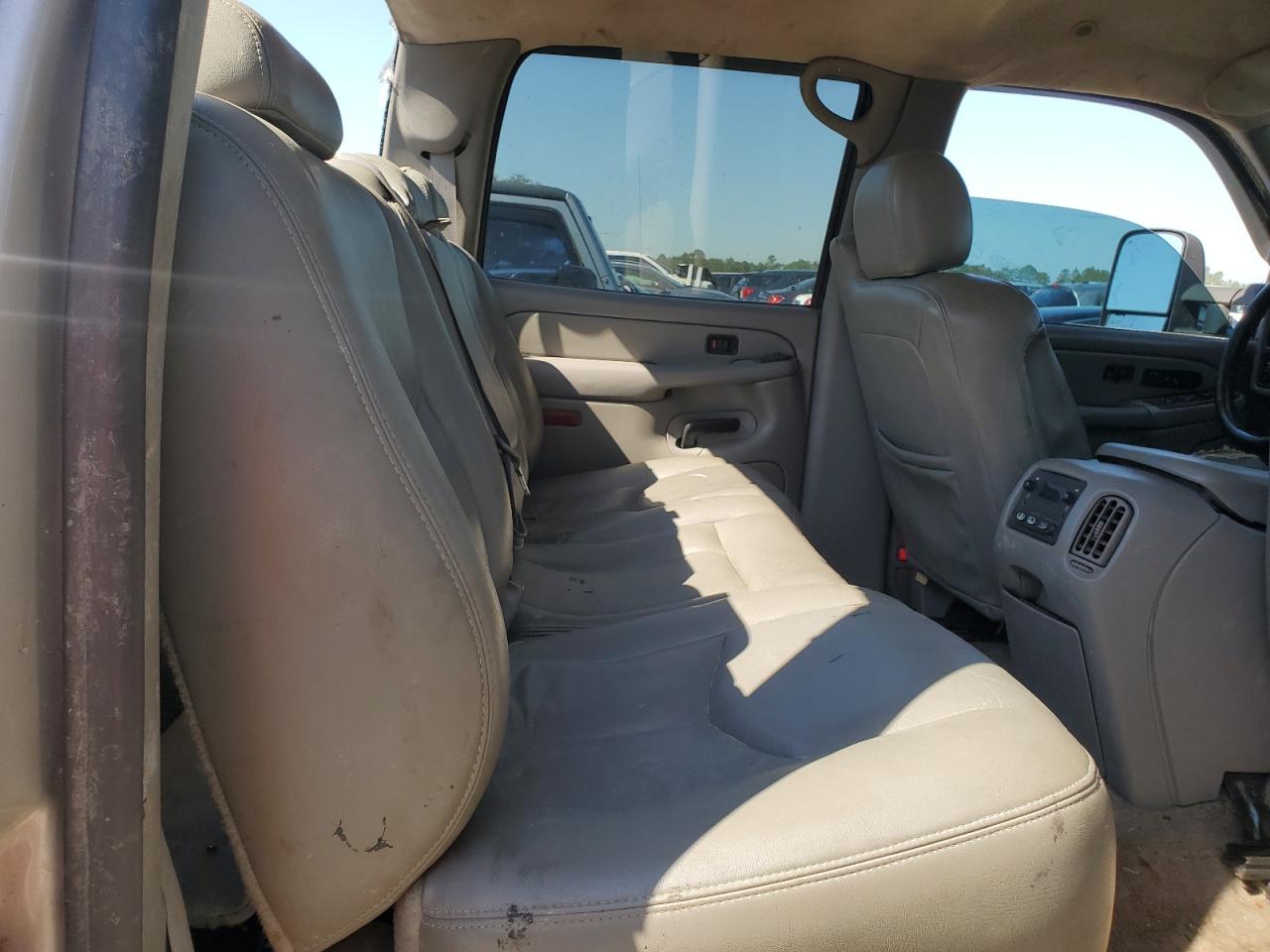 2004 GMC Sierra - Image 10
