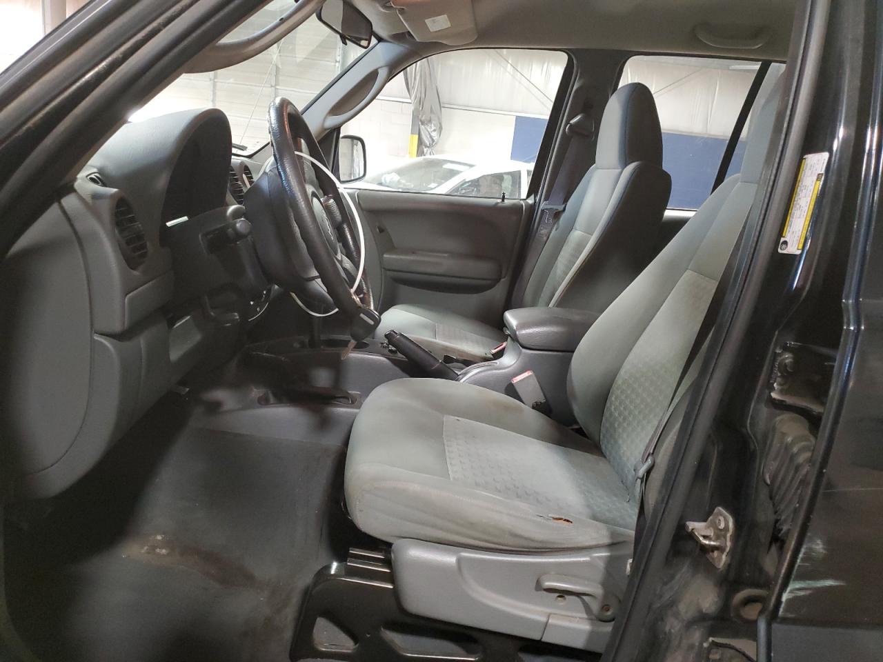 2006 Jeep Liberty (North America) - Image 7