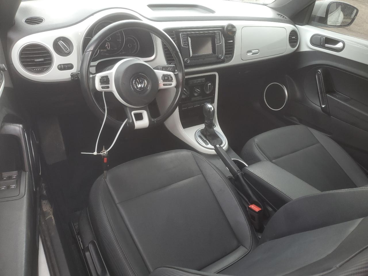 2018 Volkswagen Beetle - Image 8