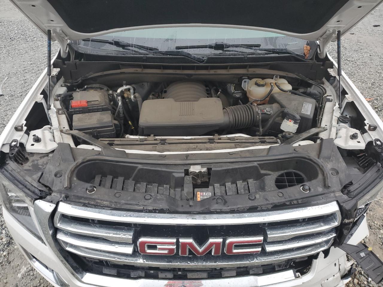 2021 GMC Yukon - Image 13