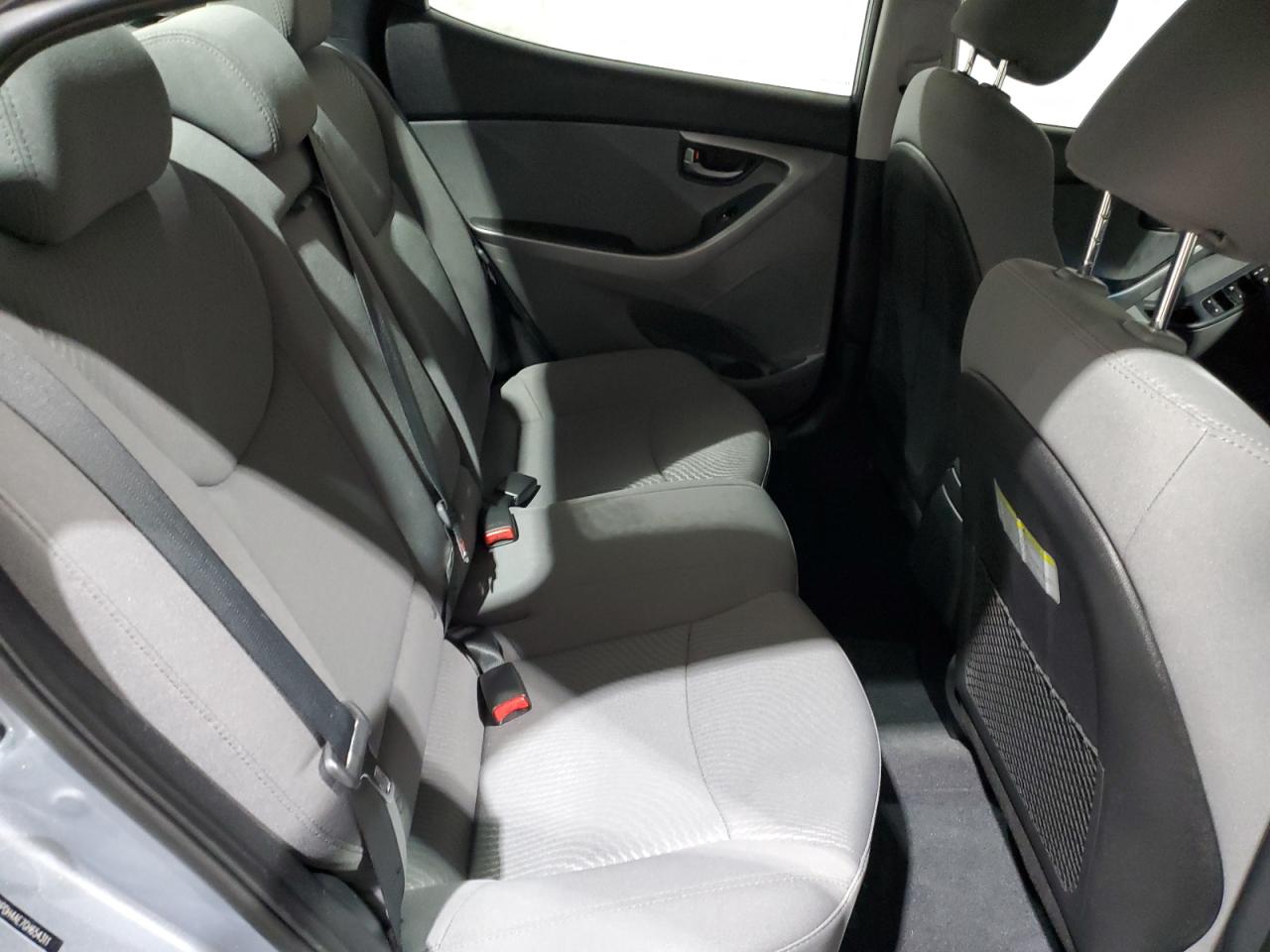 2016 Hyundai Elantra - Image 10