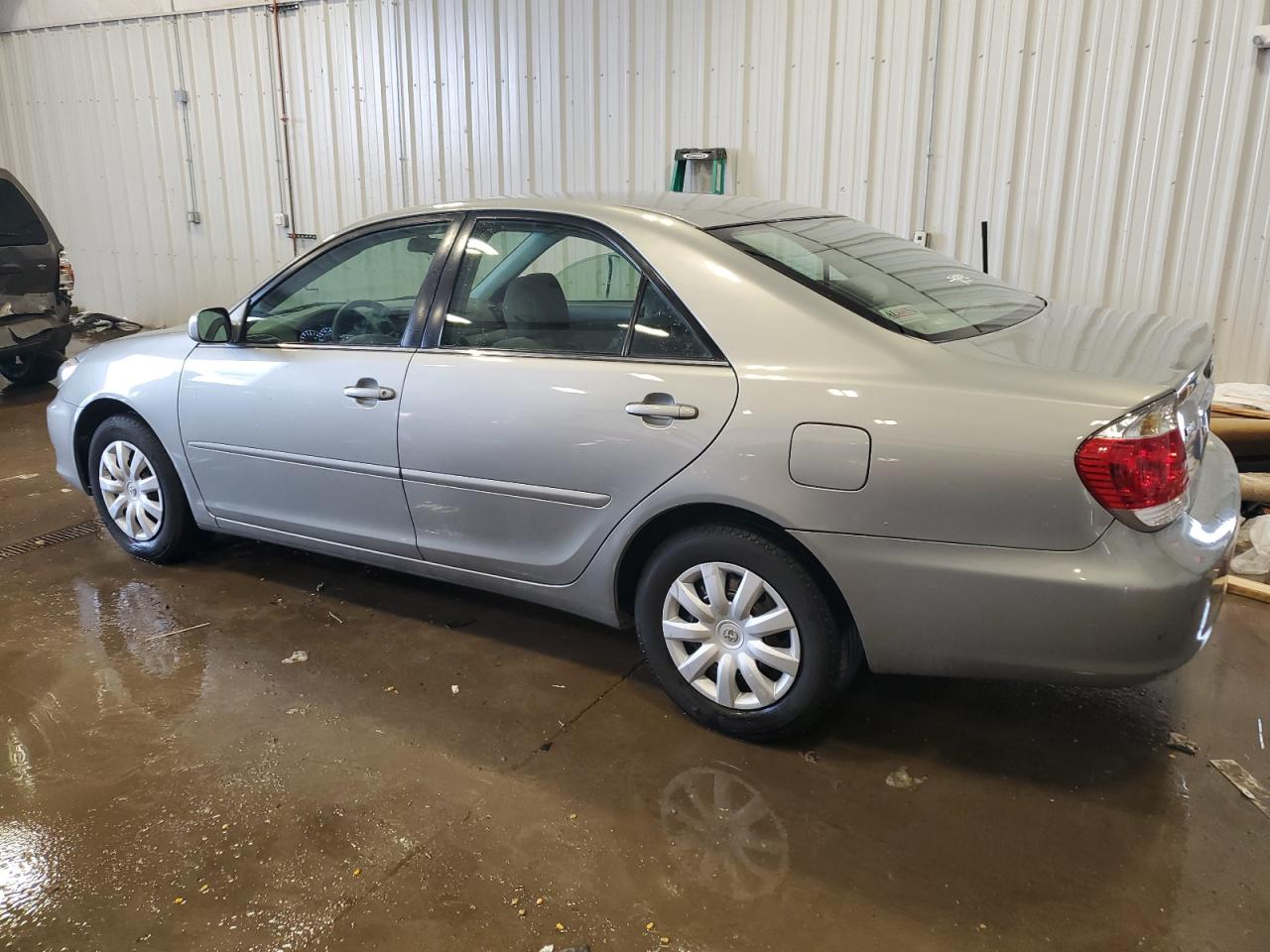 2005 Toyota Camry - Image 2