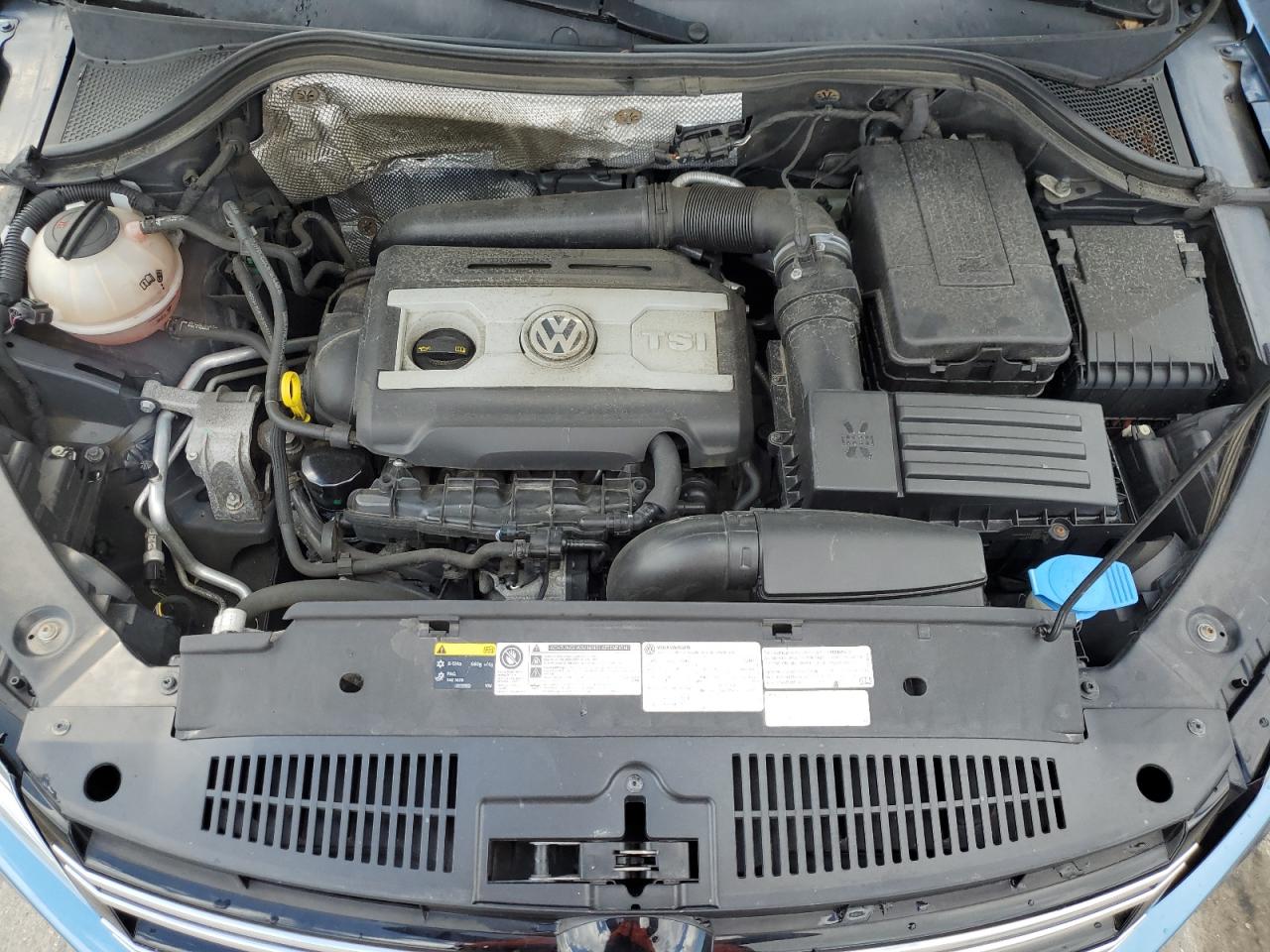 2017 Volkswagen Tiguan - Image 12