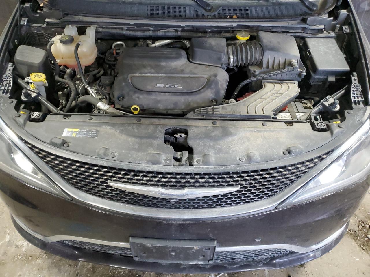 2017 Chrysler Pacifica - Image 12