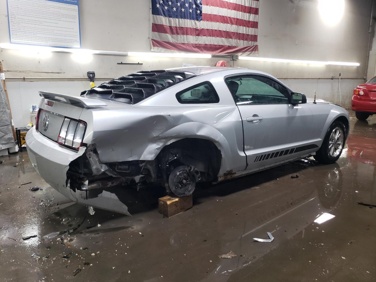 2005 Ford Mustang - Image 3