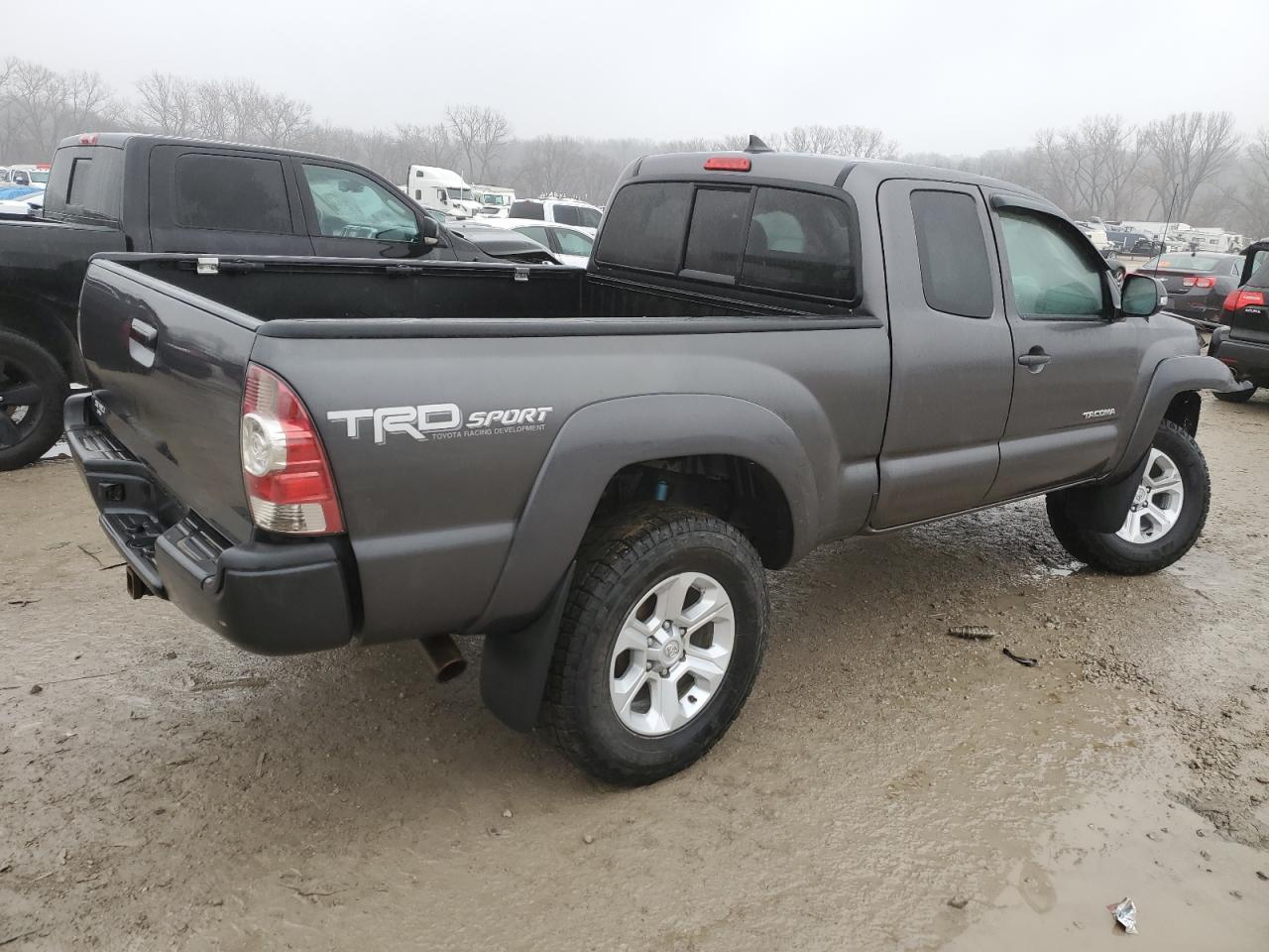 2015 Toyota Tacoma - Image 3