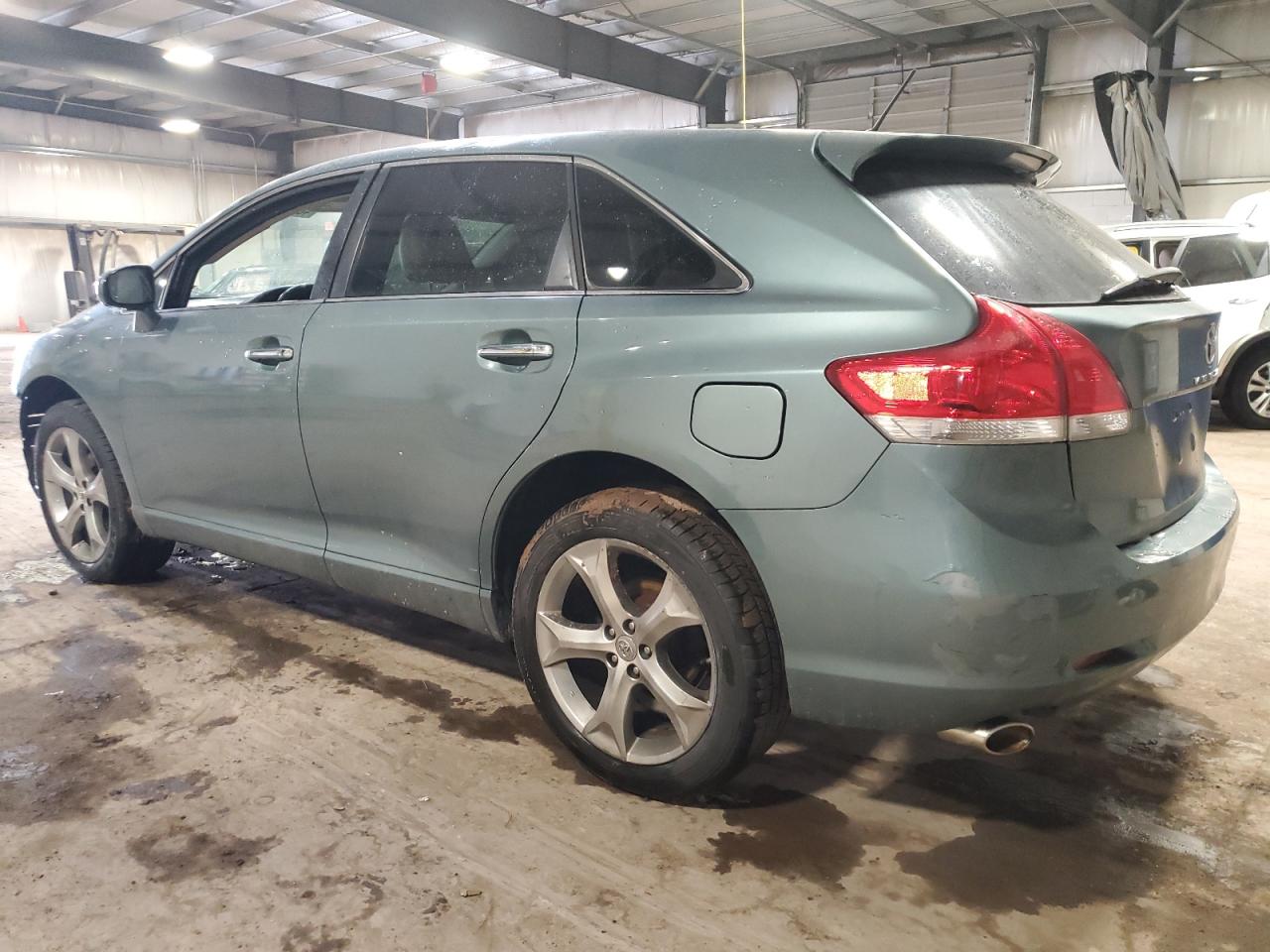 2010 Toyota Venza - Image 2