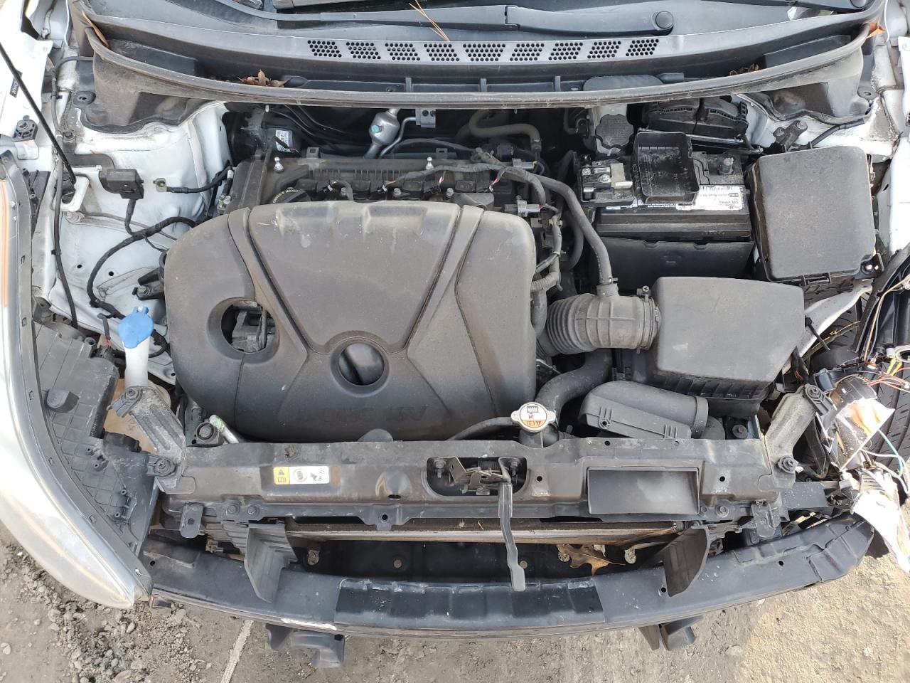 2013 Hyundai Elantra - Image 12
