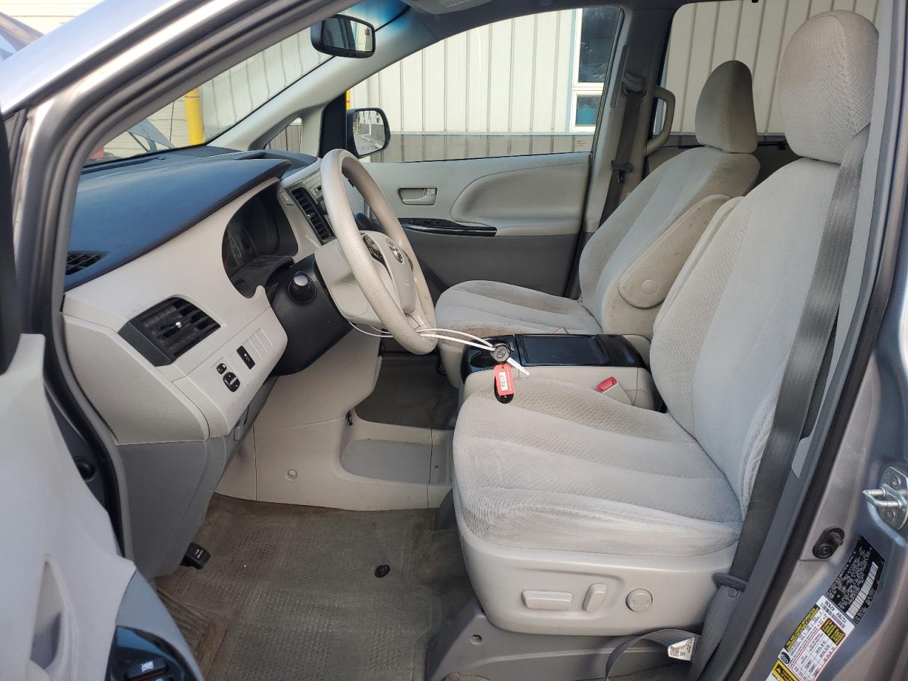 2013 Toyota Sienna - Image 7