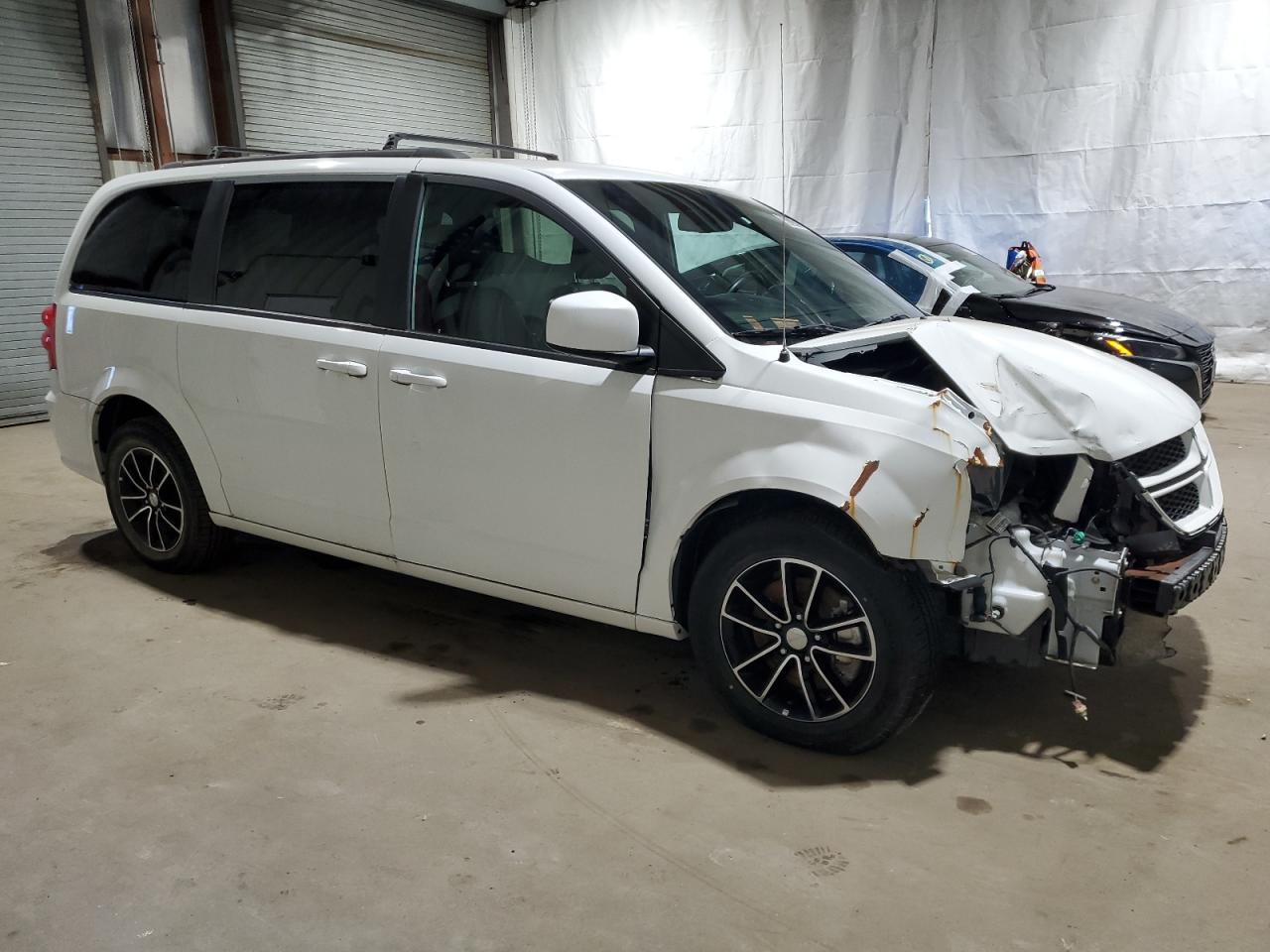 2018 Dodge Caravan - Image 4