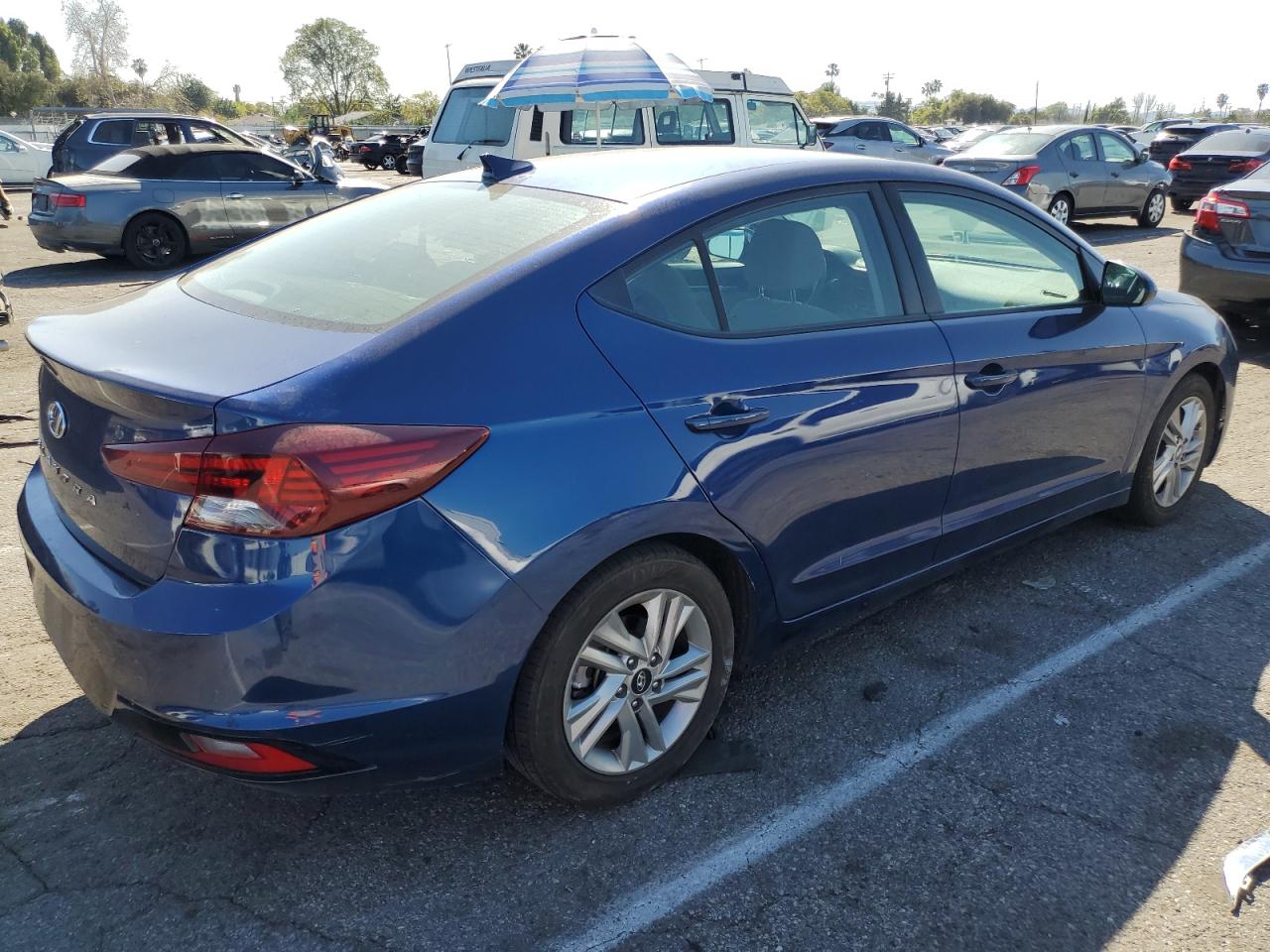 2020 Hyundai Elantra - Image 3