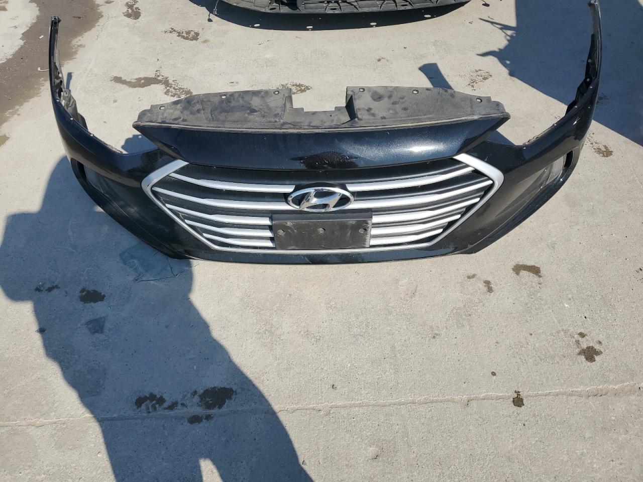 2018 Hyundai Elantra - Image 12
