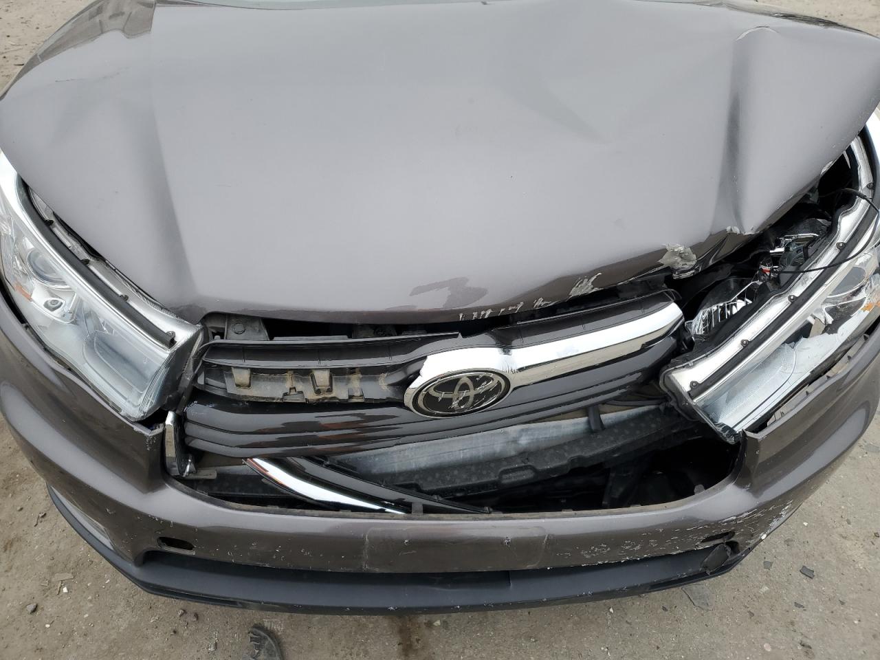 2015 Toyota Highlander - Image 12