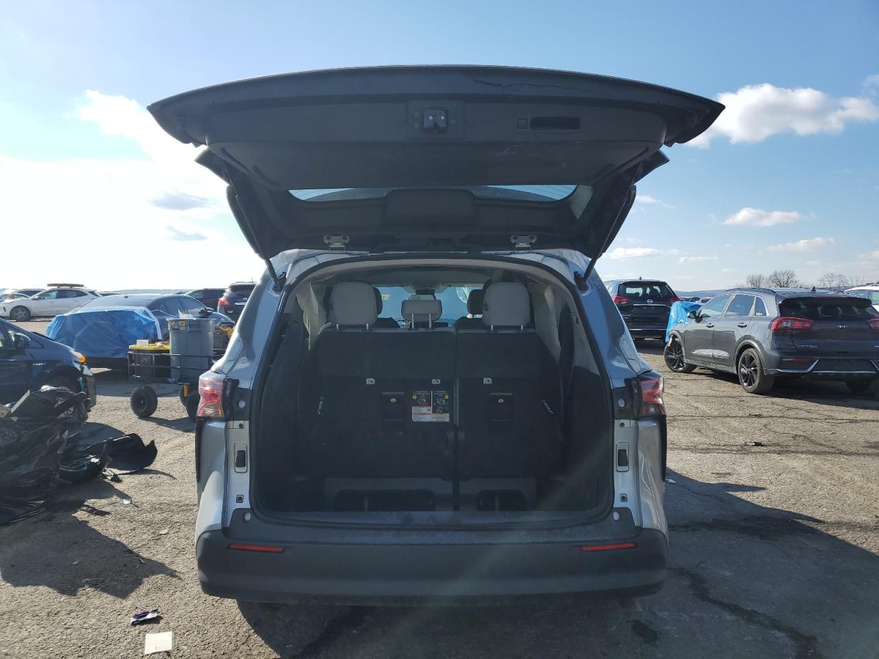 2021 Toyota Sienna - Image 6