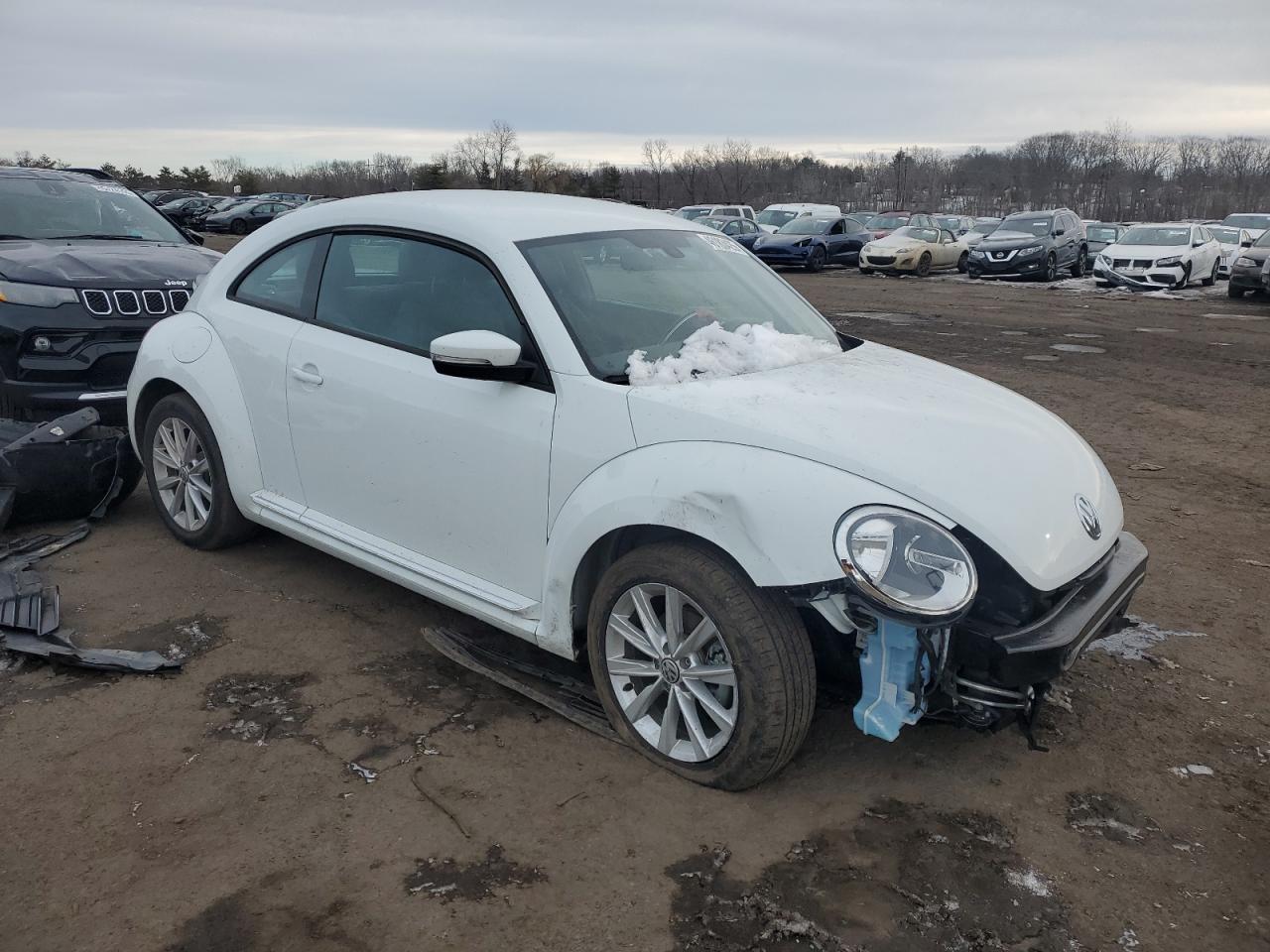 2018 Volkswagen Beetle - Image 4