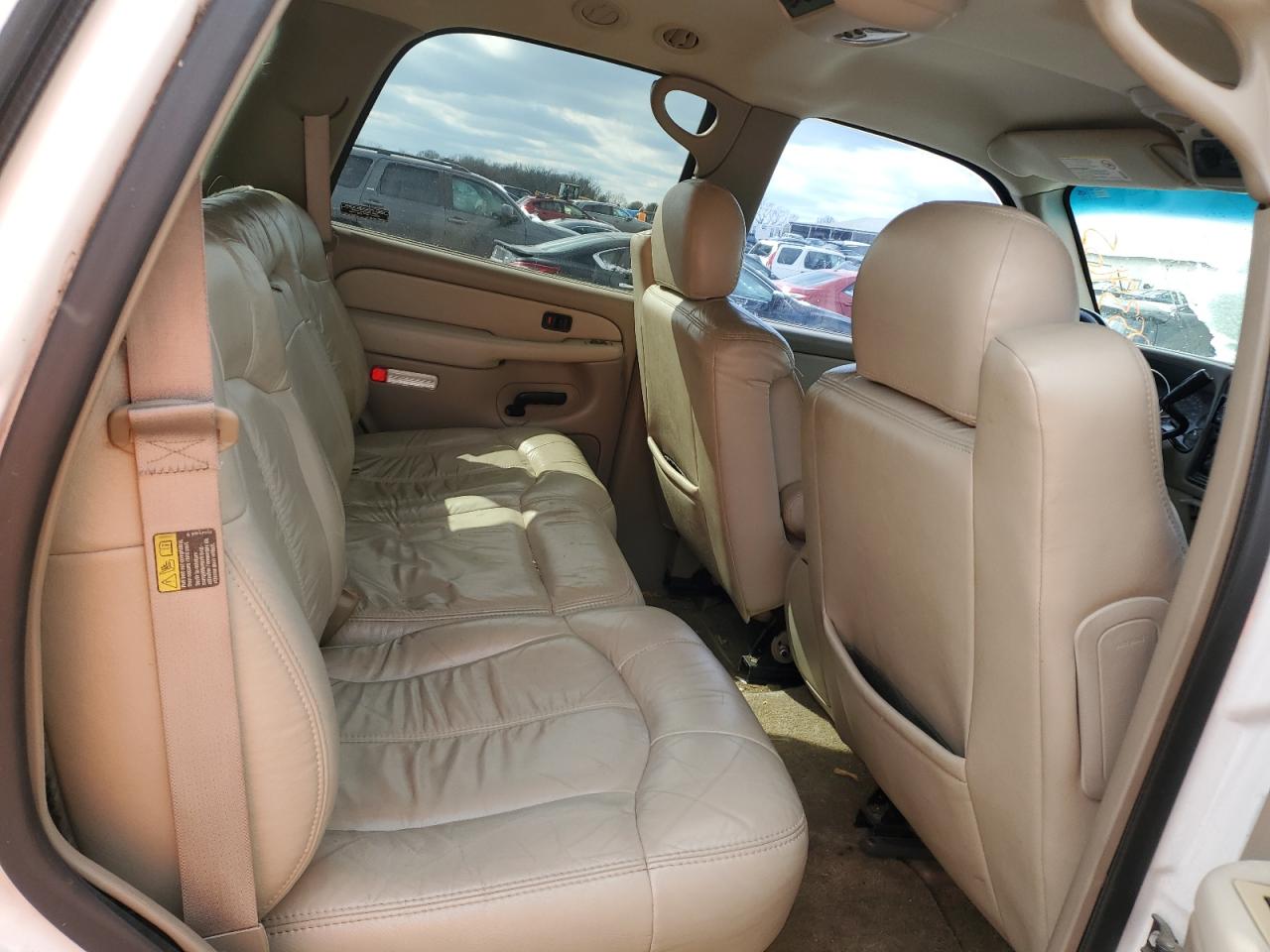 2002 Chevrolet Tahoe - Image 11